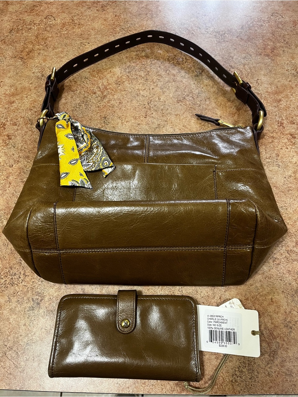 Hobo International Classic Brown Leather Shoulder Bag with Matching Wallet - Picture 5 of 12